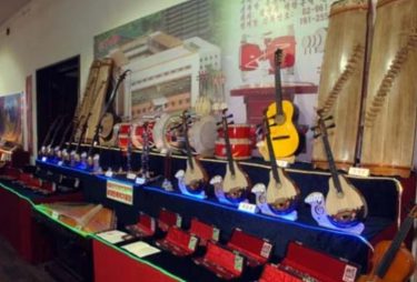 국립악기연구소에서/오늘도 이어지는 민족악기제작기술